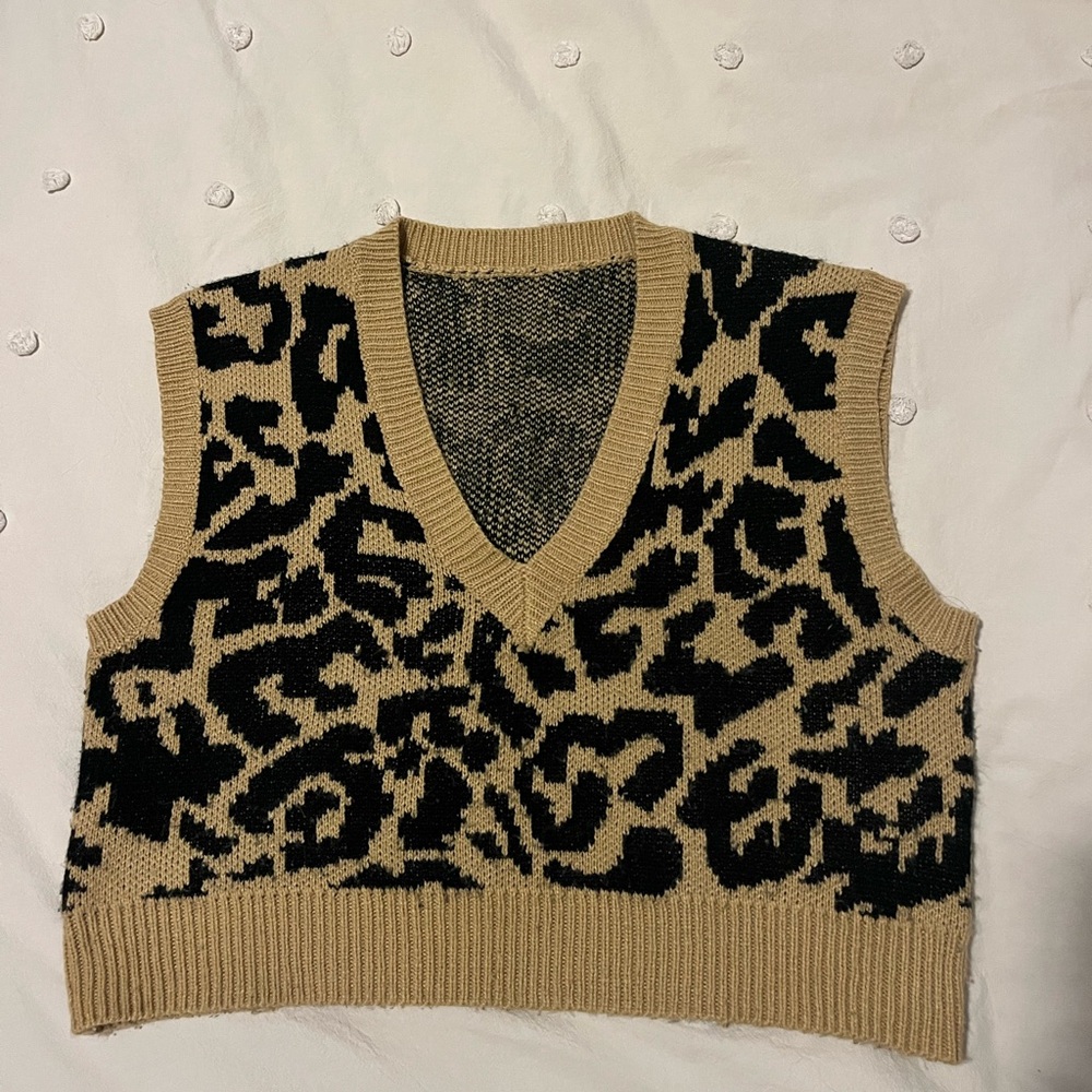Leopard Print V-Neck Sweater Vest